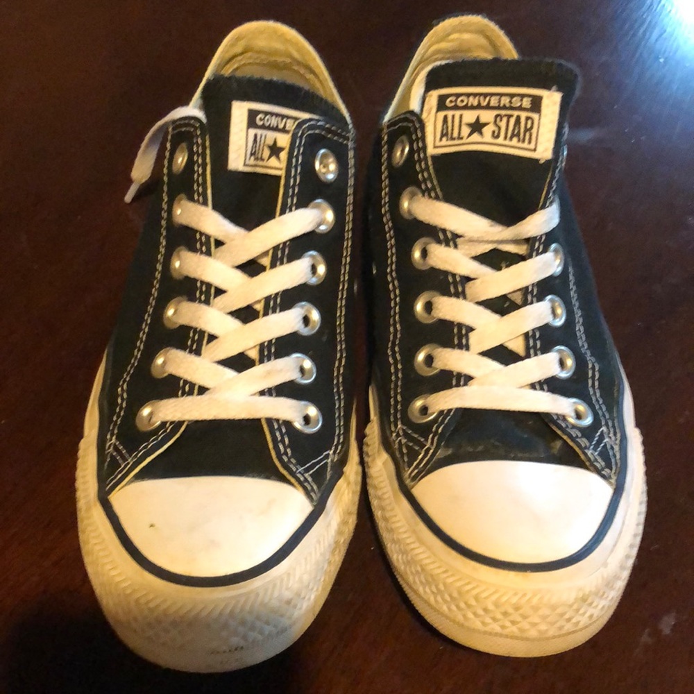 Black low top converse
